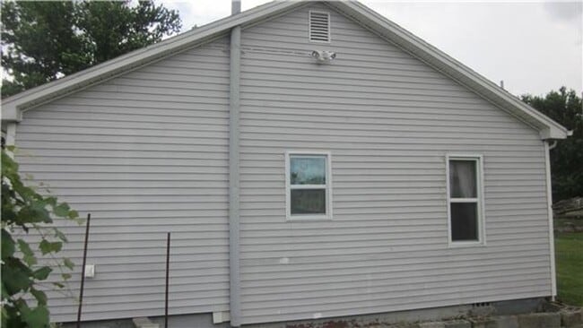 Building Photo - 121 Linn St