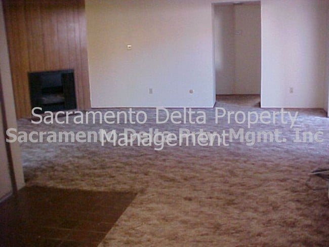 Building Photo - 5329 Bellflower Way