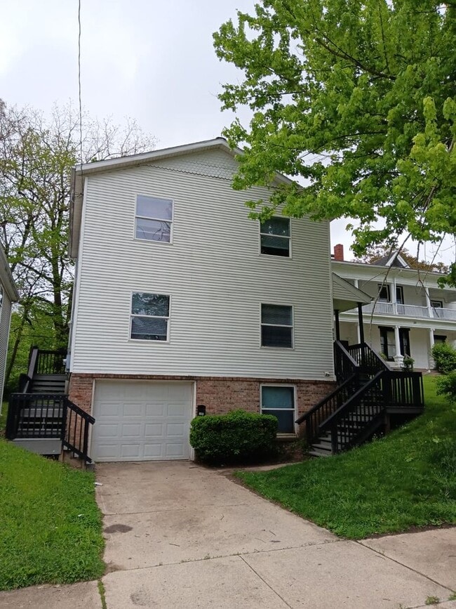 Building Photo - 306 S Plum St