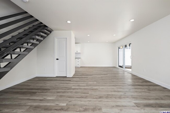 Building Photo - 707 E Orange Grove Ave