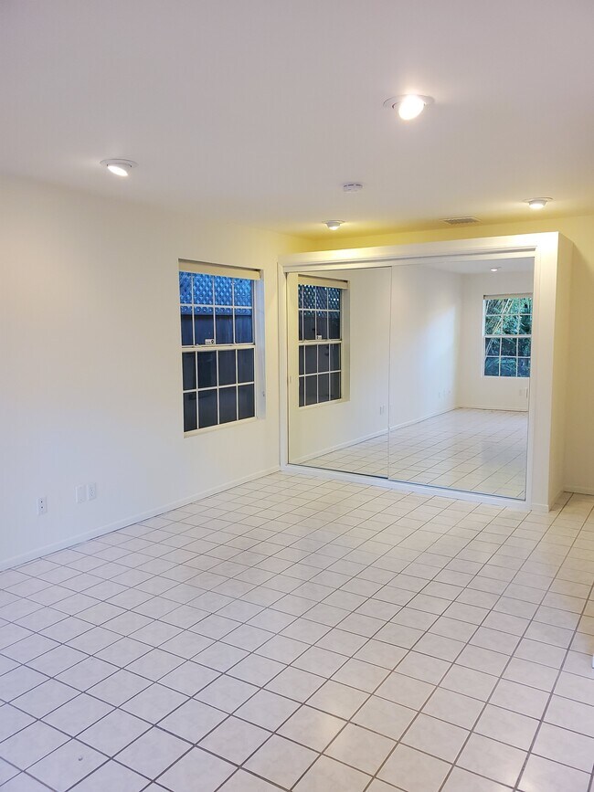 Building Photo - 668 S GRETNA GREEN Way