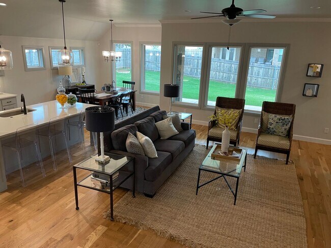 Foto del edificio - 4 Bed, 3 Bath in Deer Creek Schools