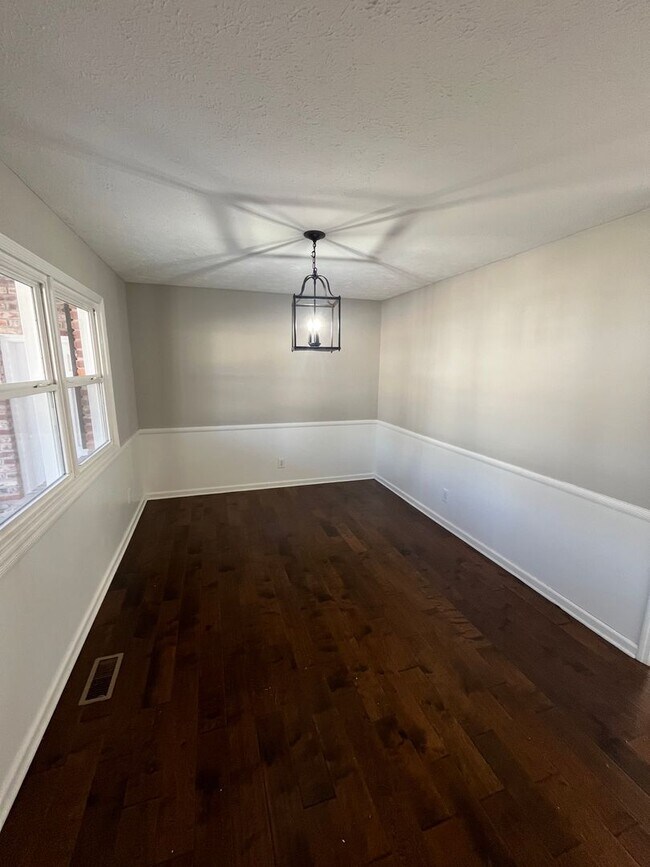 Foto del edificio - Well-Appointed East-Side Home with Exceptional Living Space in Sycamore Knolls