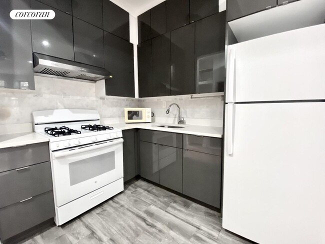 Building Photo - 440 63rd St