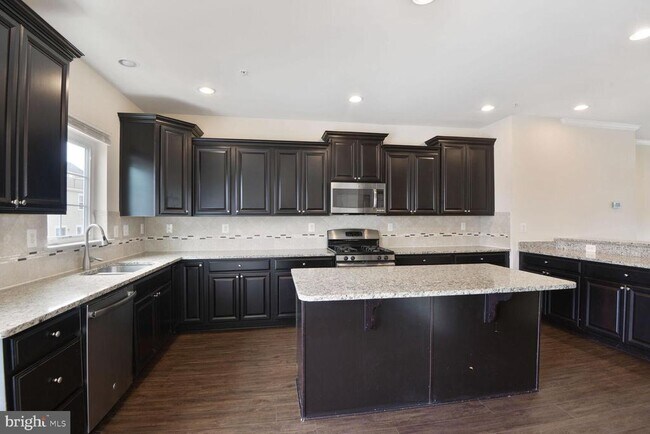 Building Photo - 7204 Brinley Way