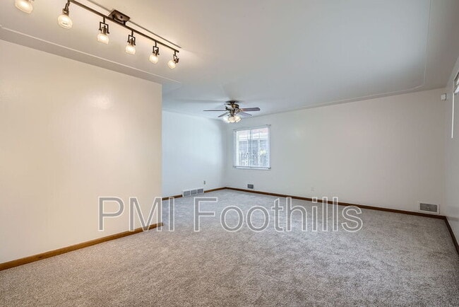 Building Photo - 275 Garnet St