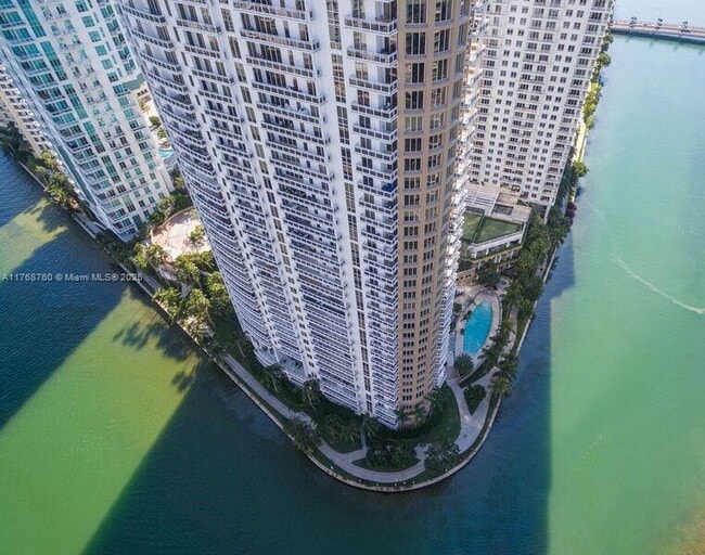 Foto del edificio - 901 Brickell Key Blvd