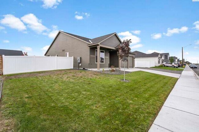 Building Photo - 308 Ruby Ave