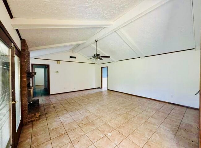 Building Photo - 1235 Elaine Dr