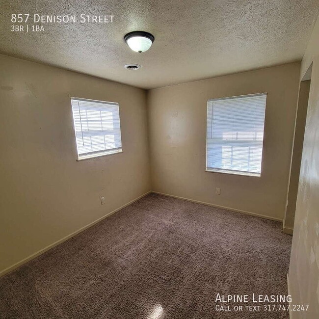 Building Photo - 857 Denison St