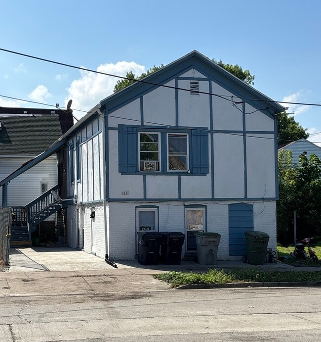 Building Photo - 1231 S 12th St