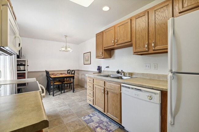 Building Photo - Available Now: Charming 3-Bedroom Home wit...