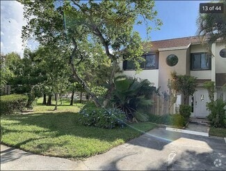 Building Photo - 317 City View Dr