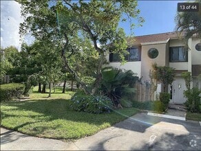 Building Photo - 317 City View Dr