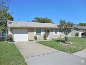 Building Photo - 443 Sweetbriar Dr