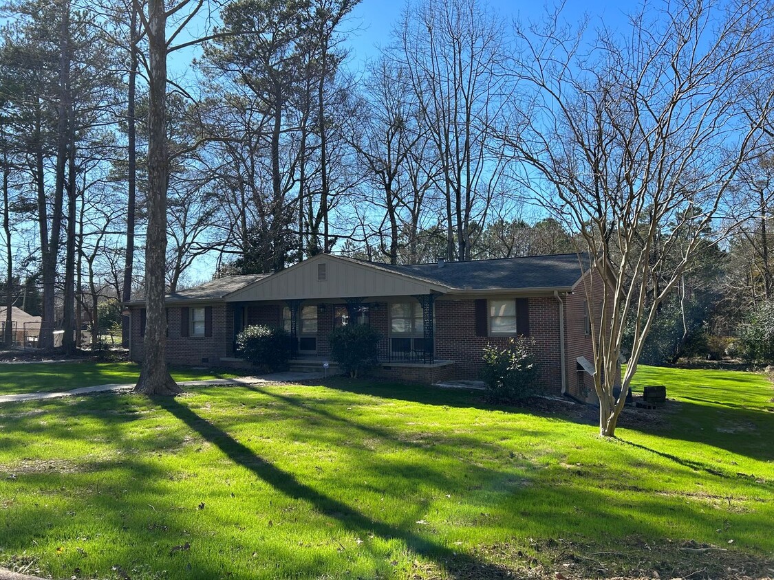 Foto principal - 132 S Brookwood Dr