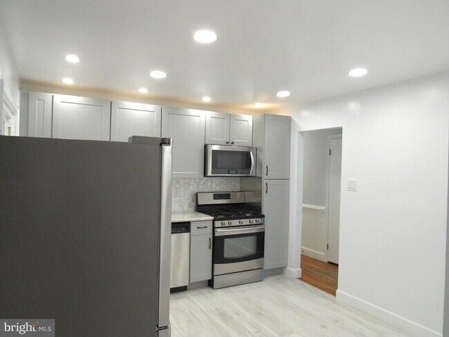 Building Photo - 5515 Helmont Dr