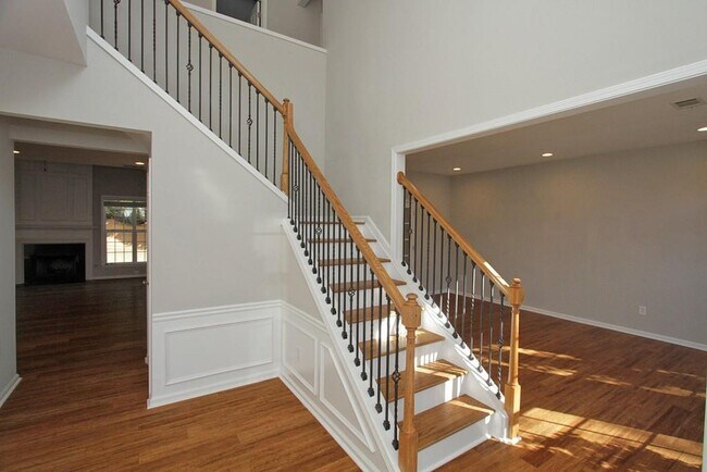 Building Photo - 5057 Bethpage Dr NE