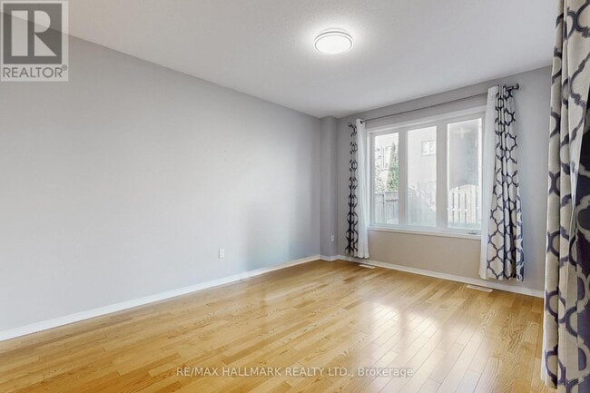 Building Photo - 18 Catalpa Cres