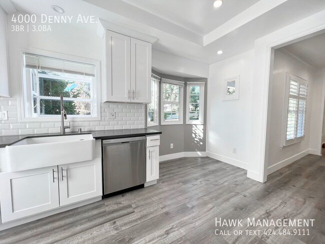 Building Photo - Charming Studio City home located in a hig...