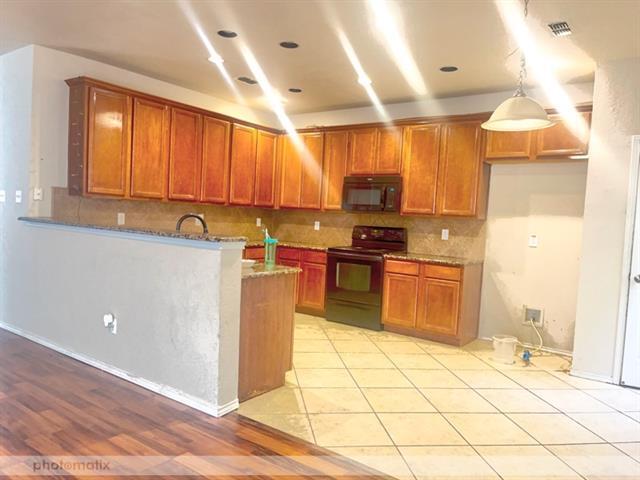 Building Photo - 2413 Creek Villas Dr