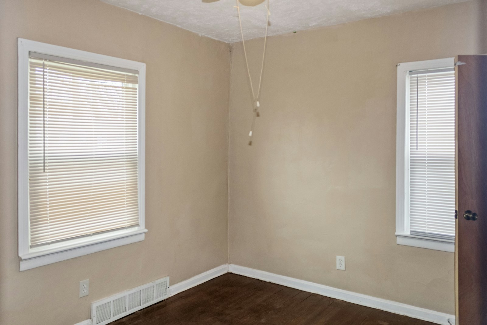 1631 Avalon Rd Cleveland, OH 44112 – photo 5