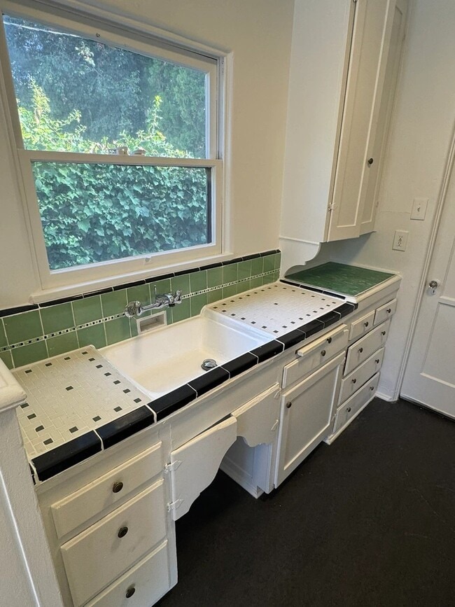 Foto del edificio - 826 Maltman Ave