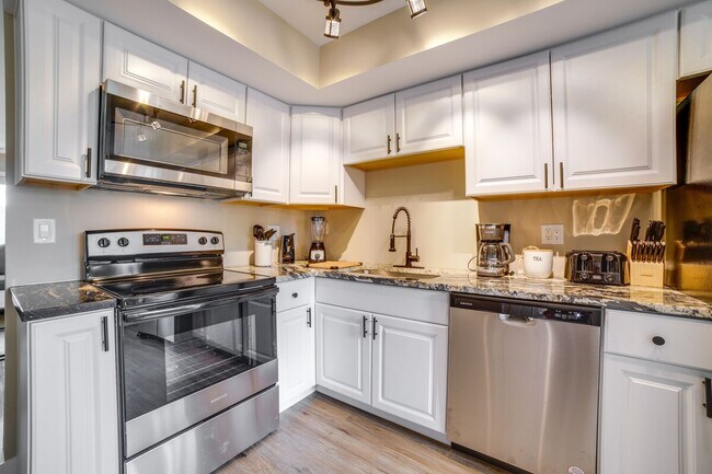 Foto del edificio - 1136 Camellia Dr