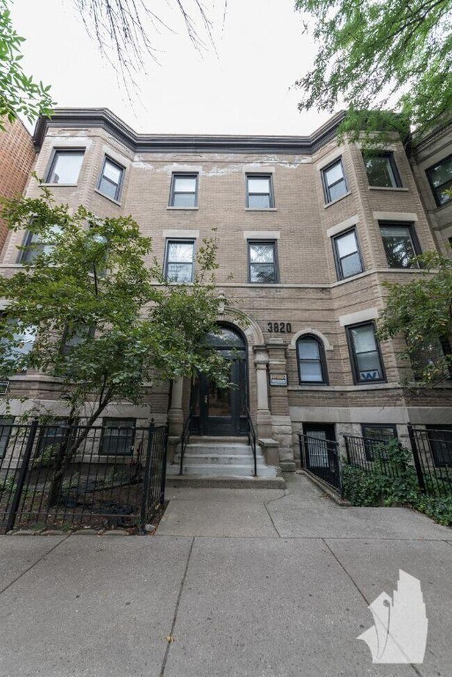 Foto del edificio - 4 bedroom in Chicago IL 60613