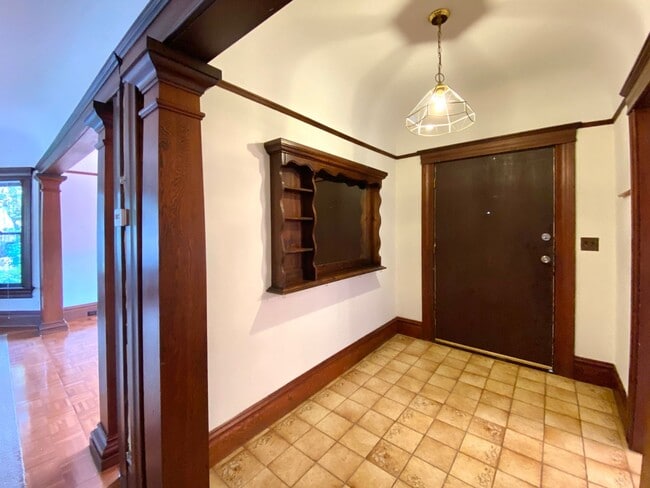 Building Photo - 543 Franklin St