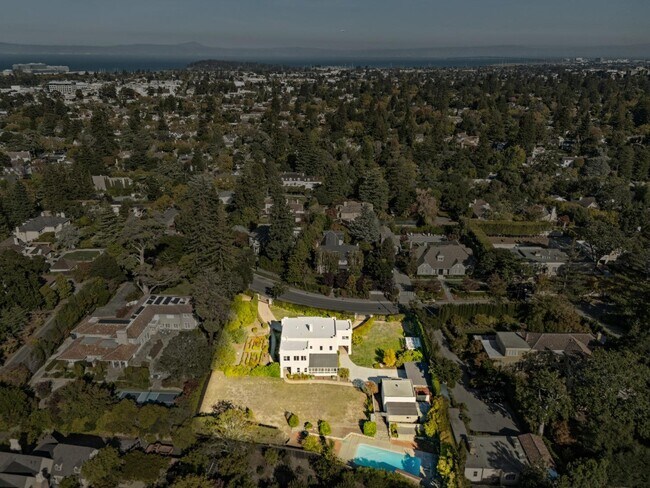 Foto del edificio - 715 Brewer Dr