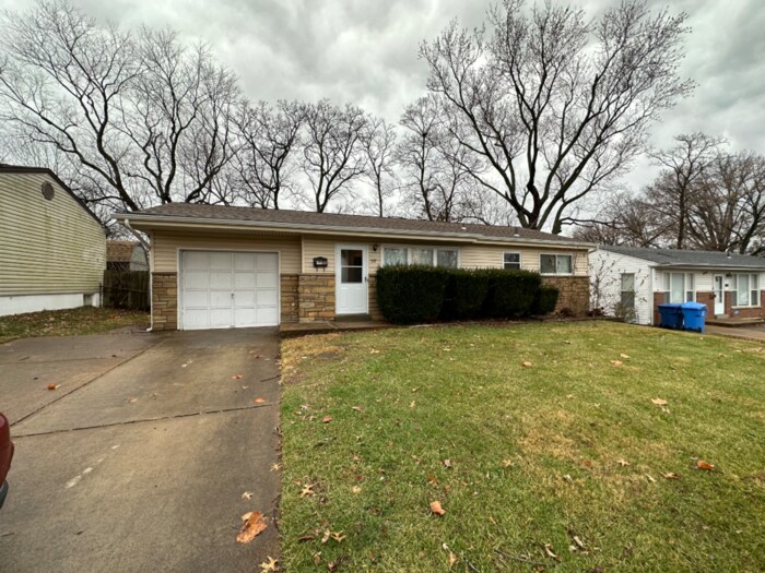 Primary Photo - Adorable 3-Bedroom Home with Modern Comfor...