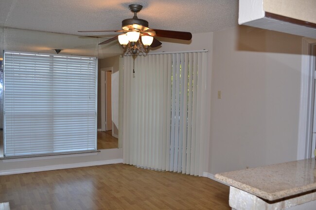 Building Photo - 18333 Roehampton Dr
