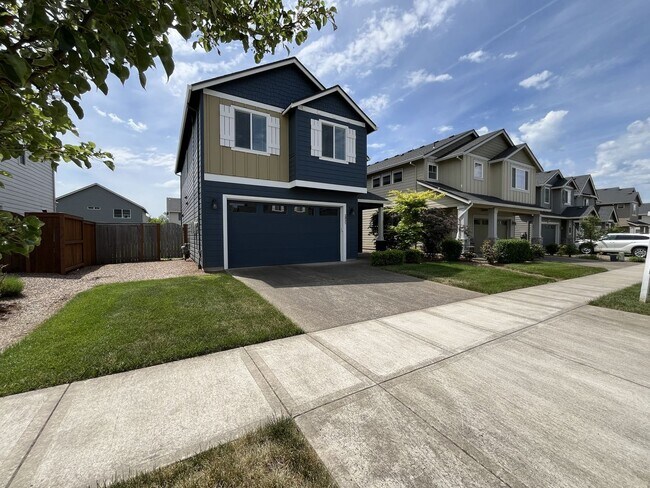 Building Photo - Stunning 3 Bedroom with Bonus Room | Solar Panels, Stainless Steel Appliances & Fenced Backyard