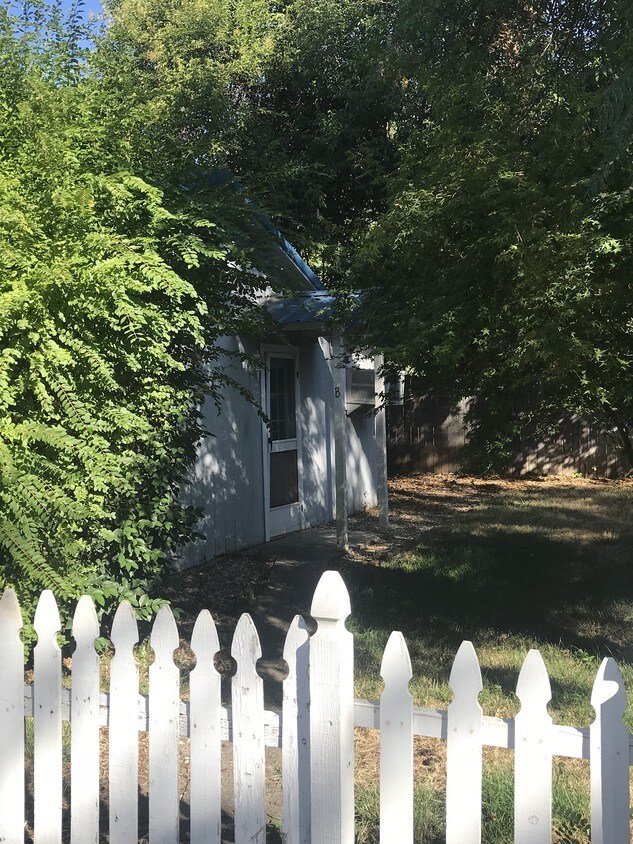 1823 Palm Ave Unit B, Chico, CA 95926 Apartment for Rent in Chico, CA