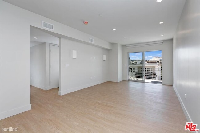 Building Photo - 11837 Mayfield Ave