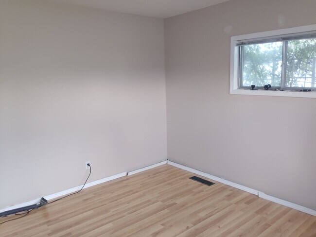 Building Photo - Charming 3 Br Home in Whitehall