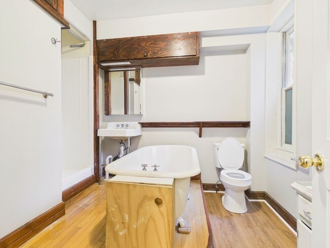 Building Photo - 4 Bedroom on Green Street