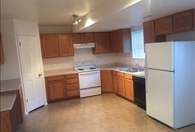 Kitchen - 1773 W 800 N