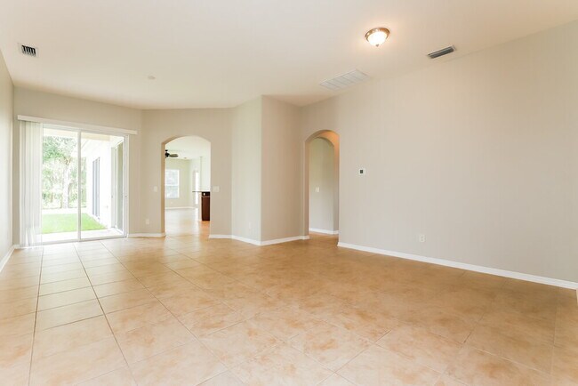 Building Photo - 8229 Santa Rosa Ct