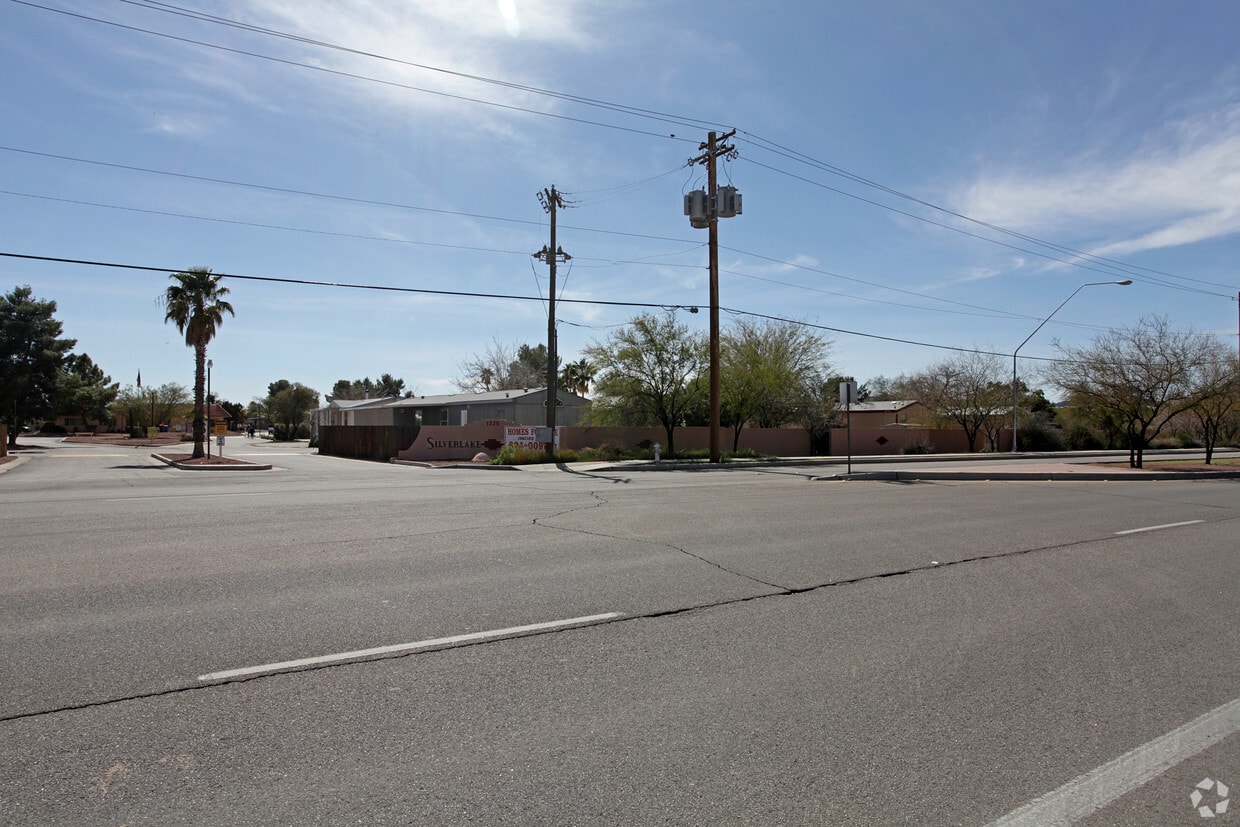 Primary Photo - Silverlake Estates