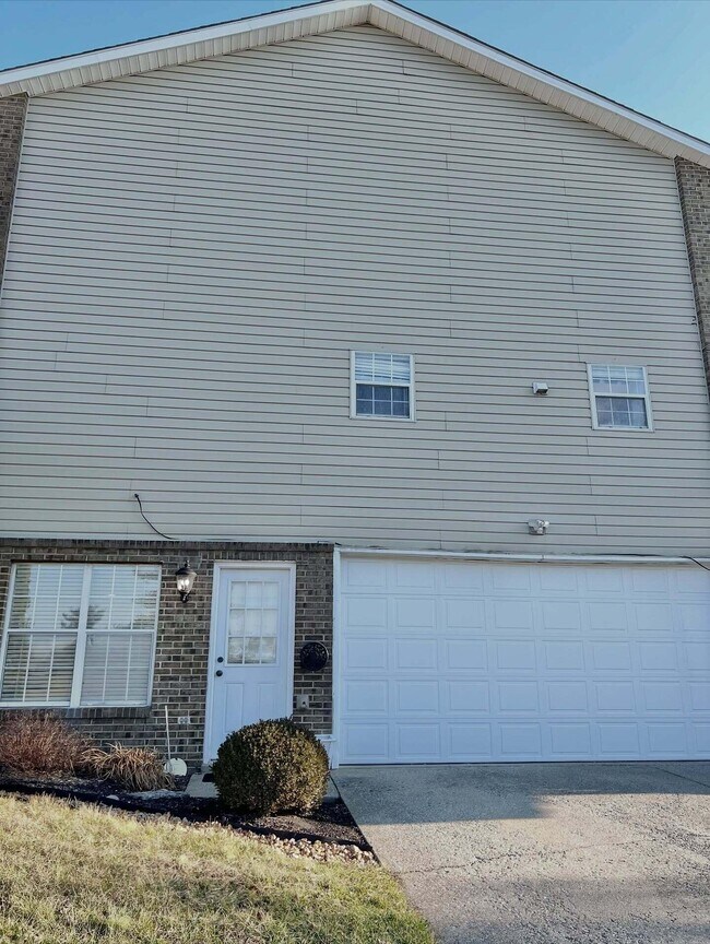 Foto del edificio - 100 Woodview Dr