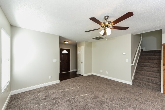 Foto del edificio - 6542 Guard Hill Dr