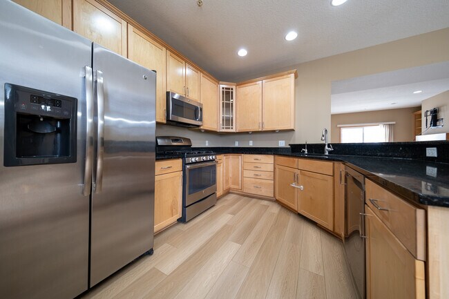 Building Photo - 9585 Madison Dr
