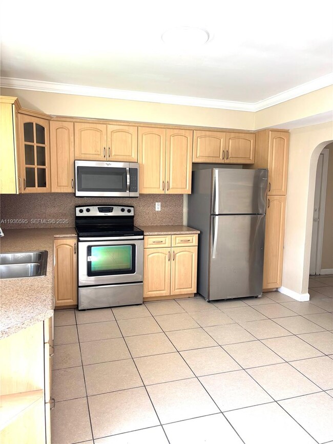 Building Photo - 724 Moffett St