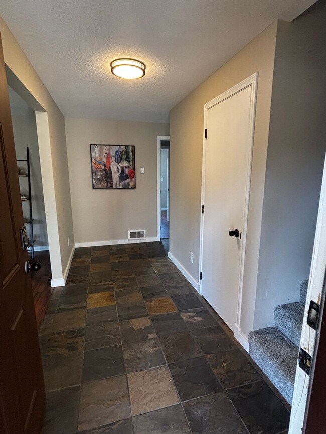 Foto del edificio - 4 bed 3 bath, Bonus room, Rv parking, Fenc...