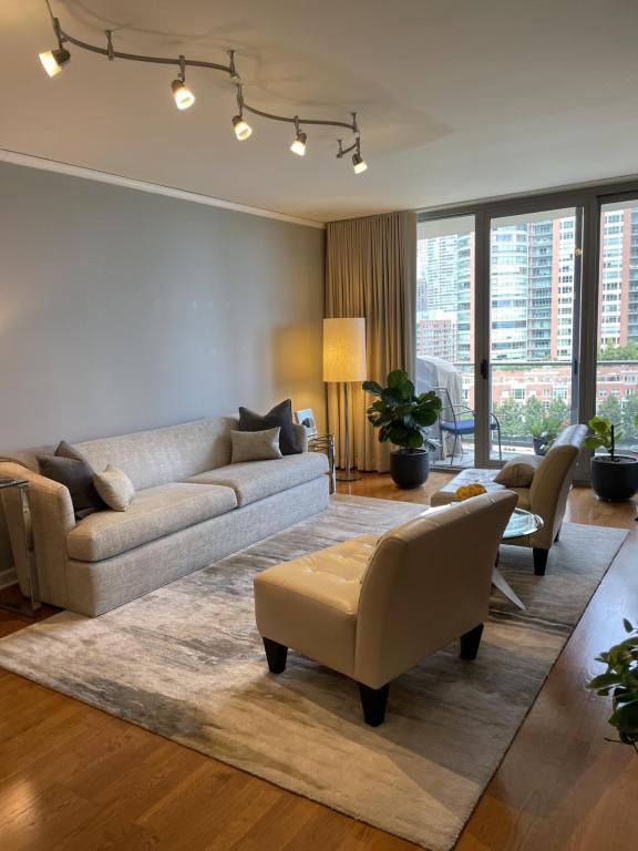 Foto del edificio - 420 E Waterside Dr