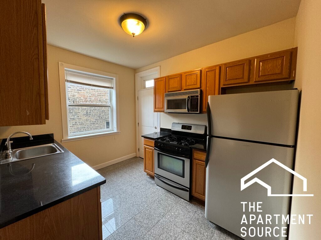 Foto principal - 2440 N Hamlin Ave