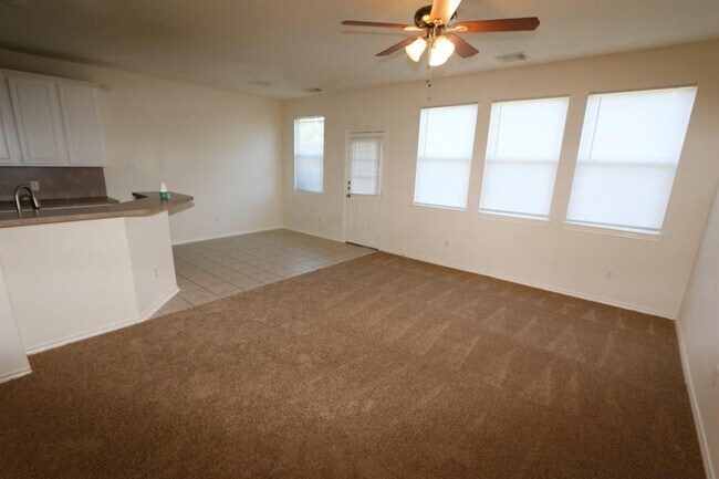 Foto del edificio - 17215 Oakwood Chase Dr