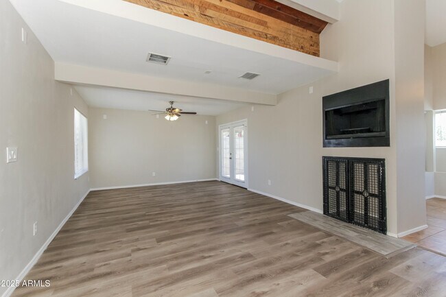 Foto del edificio - 8713 W Jefferson St